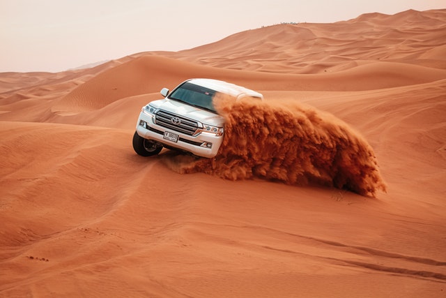 Toyota in woestijn